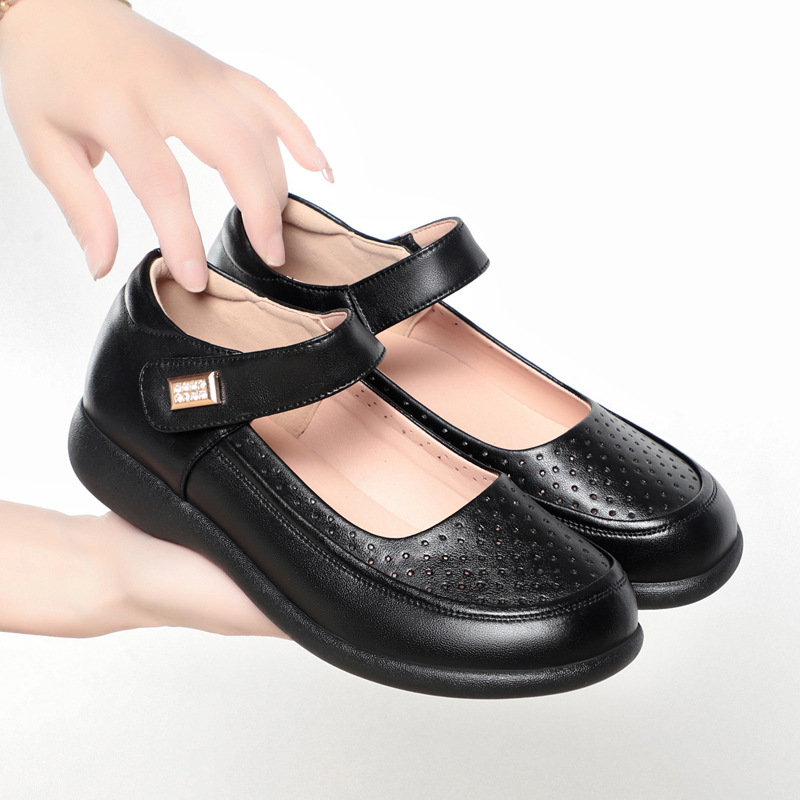 Dép sandal nữ mũi nhọn đế mềm da thật, giày lỗ rỗng mùa hè chống trượt — màu be