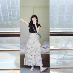夏の服とセットのファッション韓国系の純色の上着のデザイン感があります。