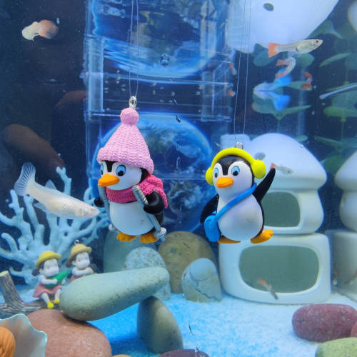 Suspended fish tank landscaping Ski penguin decorative ornaments aquarium Living room Internet celebrity ornamental interior suspended ball pendulum