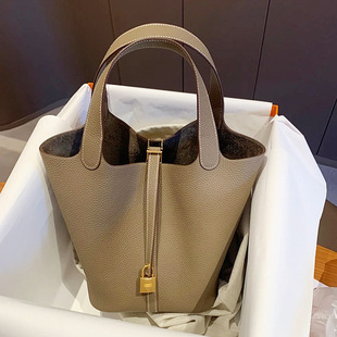 �W���r���^��ţƤ�˻@�Ӱ�ˮͰ����ƤŮ��ͨ�ھ��°ٴ����������