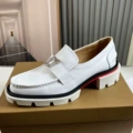 Letter buckle sleeve with white feet
