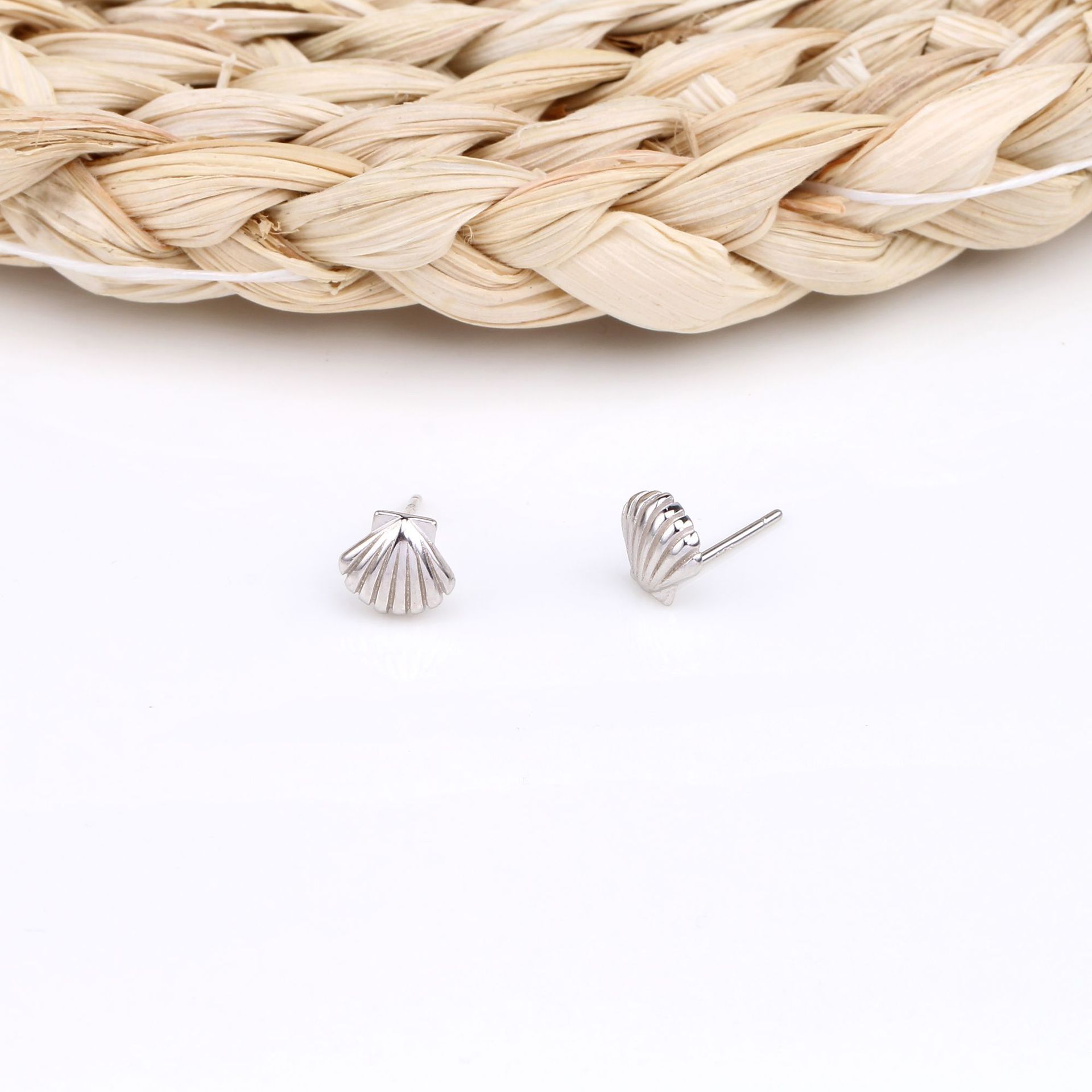 1 Pair Basic Streetwear Scallop Sterling Silver Plating Ear Studs display picture 4