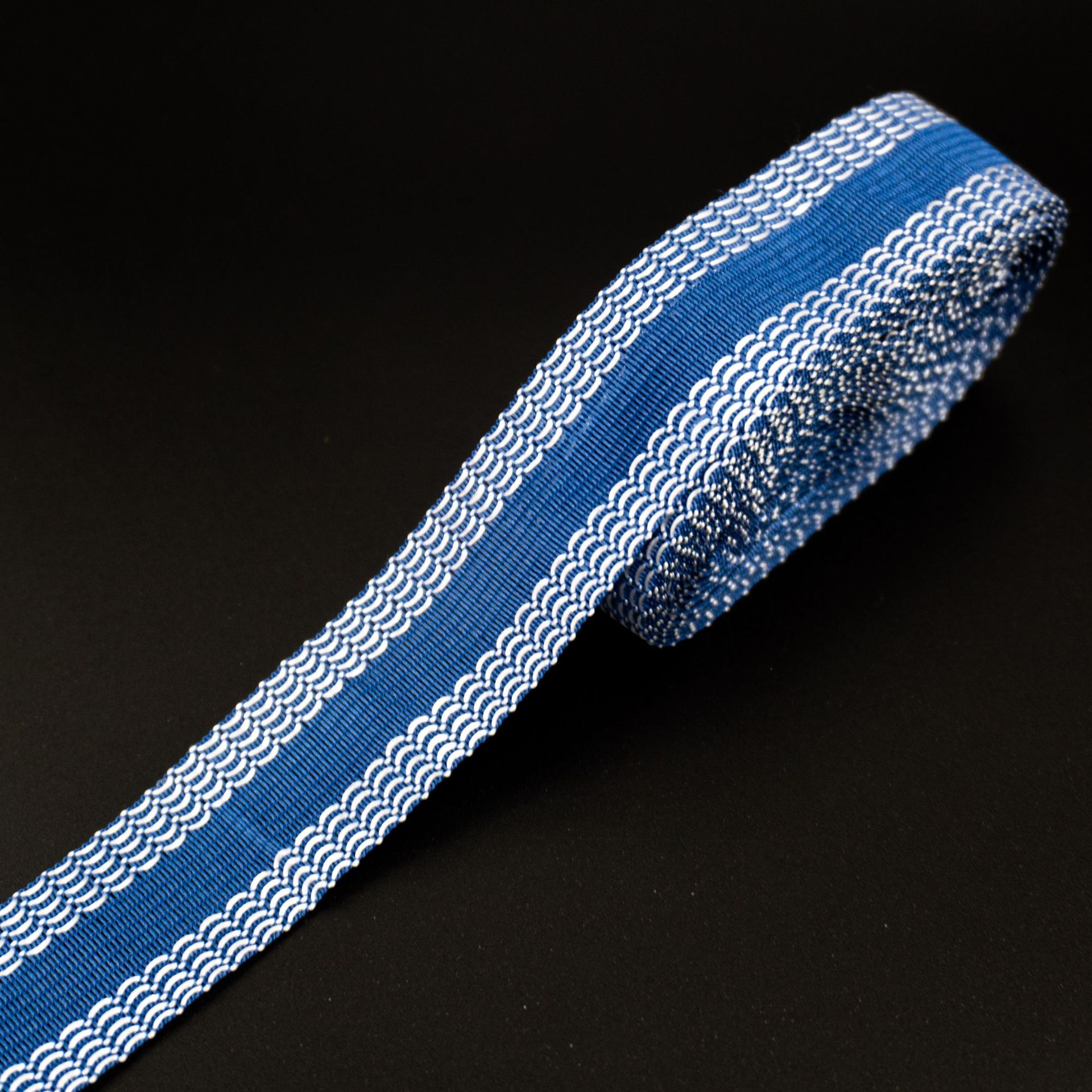 Los pantalones de la fábrica de Wenzhou se pegan en la boca del pantalón se acortan