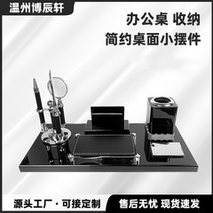 事務文台の新型の赤い木の卓上のカレンダーの事務のデスクトップの置物の電子時計の筆筒のビジネスの文台の卸売り