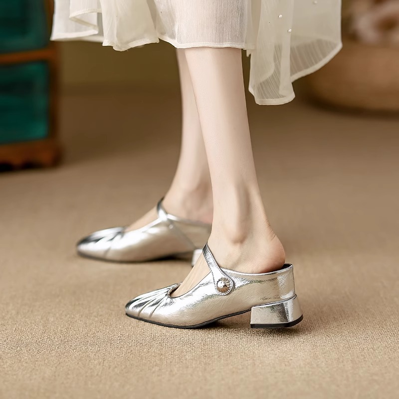 Sandalias de media arrastre de puntera plateada de 7cm de altura interior para mujer 2025 nueva moda de verano tacones gruesos zapatos individuales