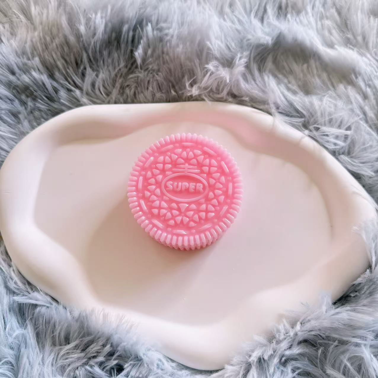 S letter pink oreo