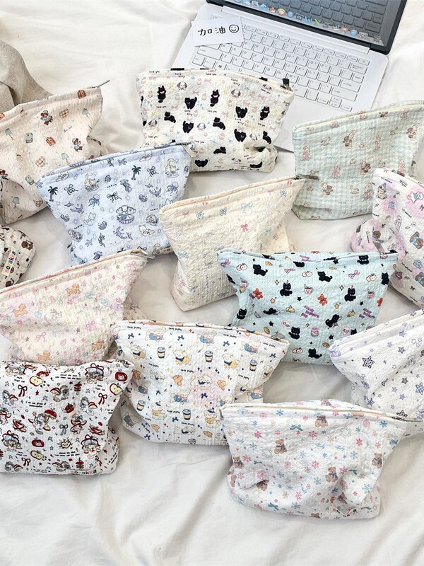 53312 [copyright] embossed cartoon pattern large capacity cosmetic bag travel wash storage bag liner bag
