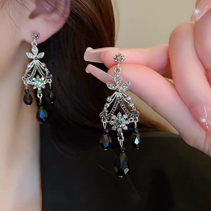 retro sophisticated universal small design earrings with tassels