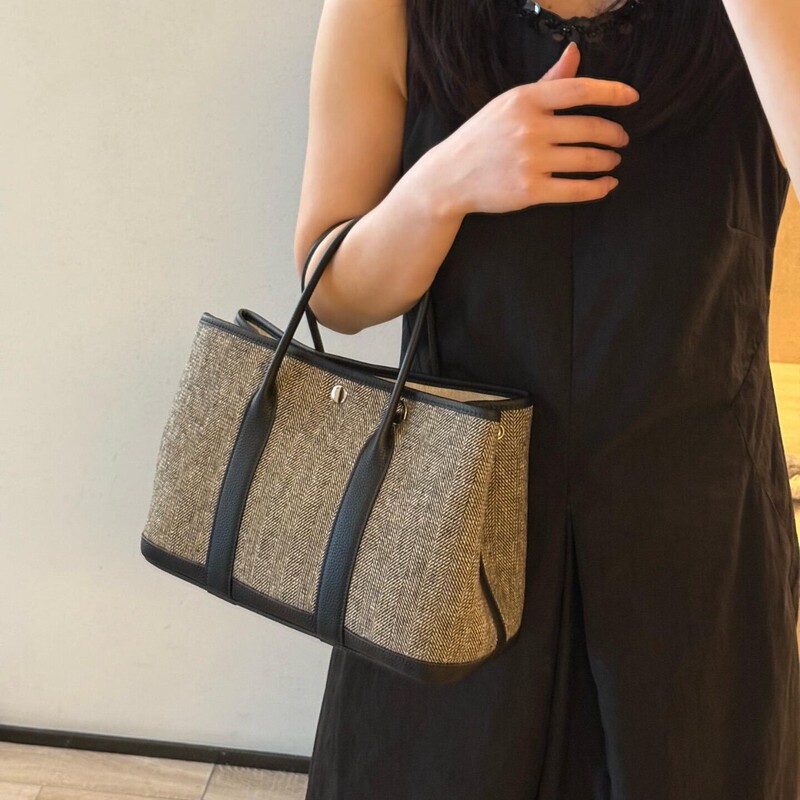 2025 Autumn and Winter New Retro Woolen Spliced First-Layer Cowhide Garden Bag Large-Capacity Commuter Shoulder Crossbody Handbag 2025 Autumn and Winter New Retro Woolen Spliced First-Layer Cowhide Garden Bag Large-Capacity Commuter Shoulder Crossbody Handbag
