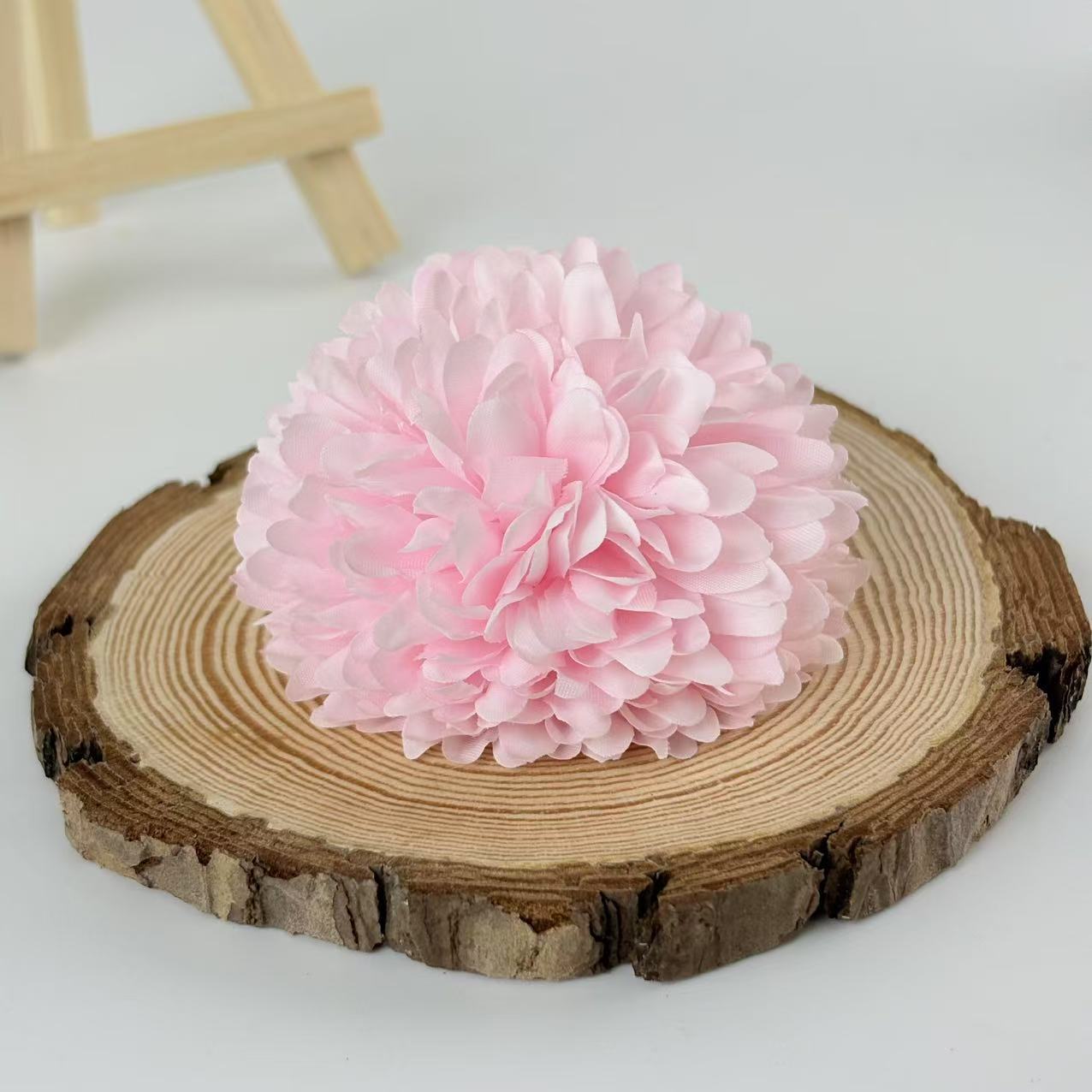 Simulación de flores de crisantemo al por mayor decoración de la sala de bodas accesorios de fotografía tela de seda de laceana flores de crisantemo