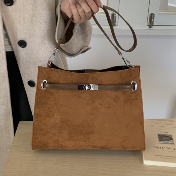 Cross-border retro mate bolso Kylie mujeres otoño / invierno 2025 nuevo estilo universal bolso de hombro de viaje mochila bolso de moda