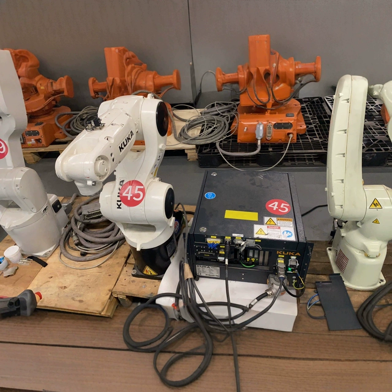 Мини-шкаф для робота KUKA KRC4, модель KR6 R700/900