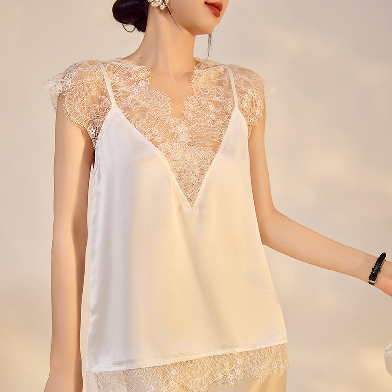 Summer Retro New Lace Inner V-Neck Top for Women 2026 High-End Sexy Clavicle-Beautifying Backless Camisole N4099