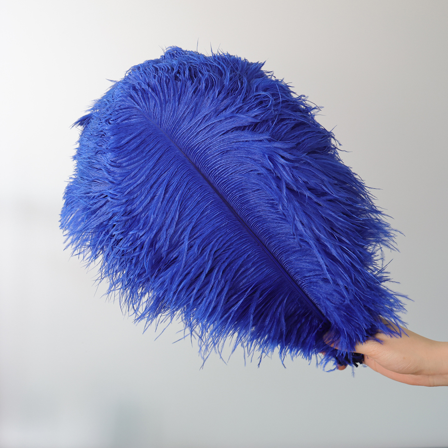 15 - 75cm al por mayor plumas de avestruz azul precioso boda de avestruz decoración de cabello guía de la mesa adornos de flores accesorios de fiesta