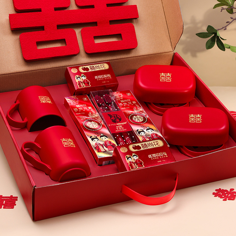 Juego de lavado de boda Caja de regalo Taza feliz Un par de cepillos de dientes rojos de boda Taza de enjuague bucal Caja de jabón Artículos de dote de mujer