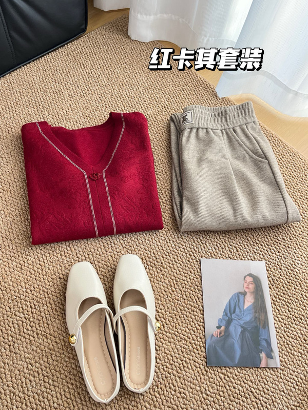 妈妈秋冬V领烫钻针织套装气质百搭中老年女装打底毛衣长裤两件套|undefined