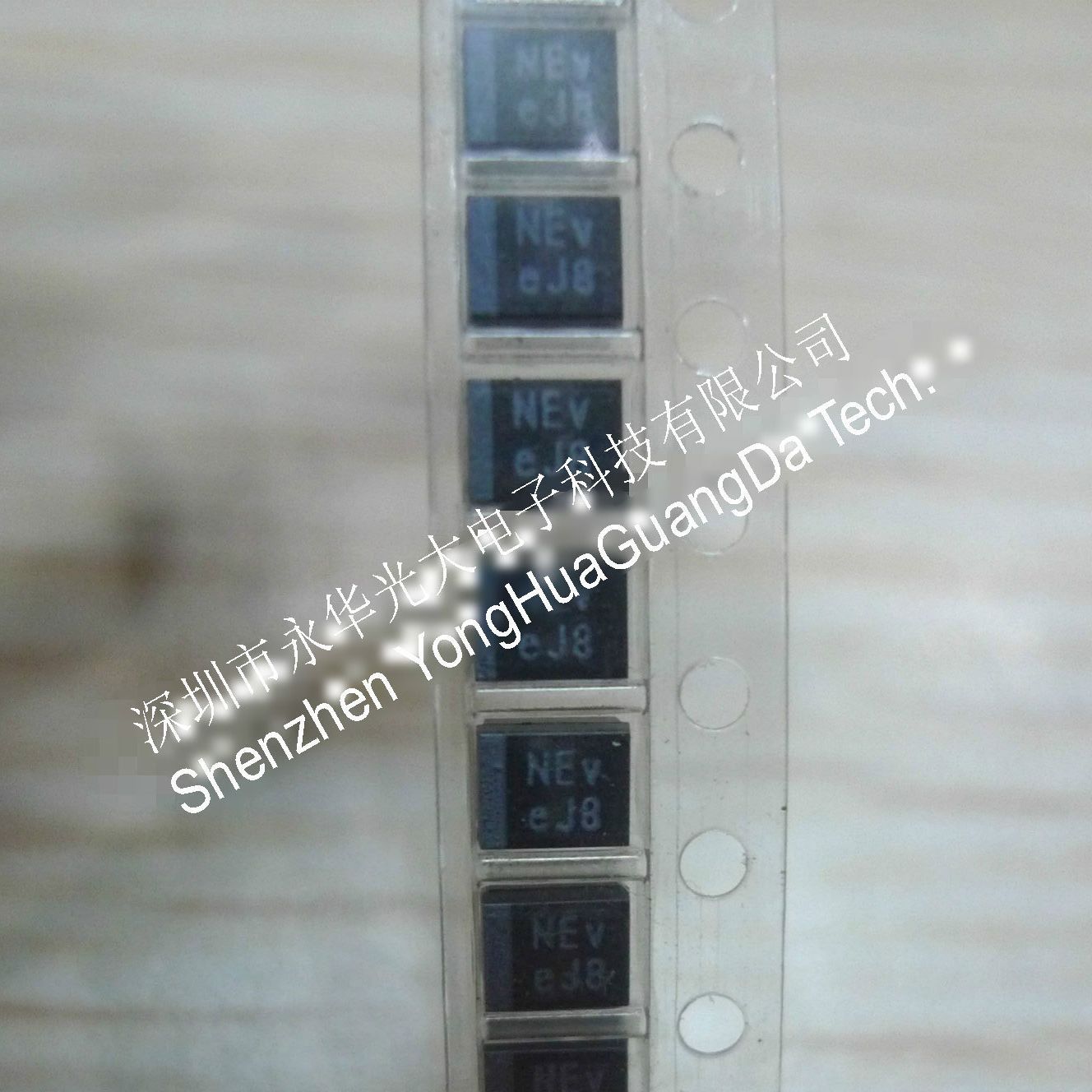 担电容C3528 6.3V 220UF 贴片实图 电子元器件电解电容三端稳压器