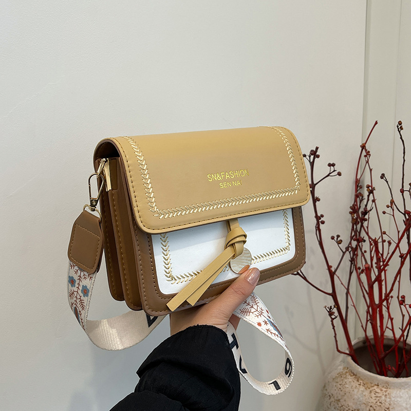 2024 bolso de hombro ancho simple de moda nueva textura bolso de mujer estilo extranjero un hombro multicapa pequeña mochila fresca