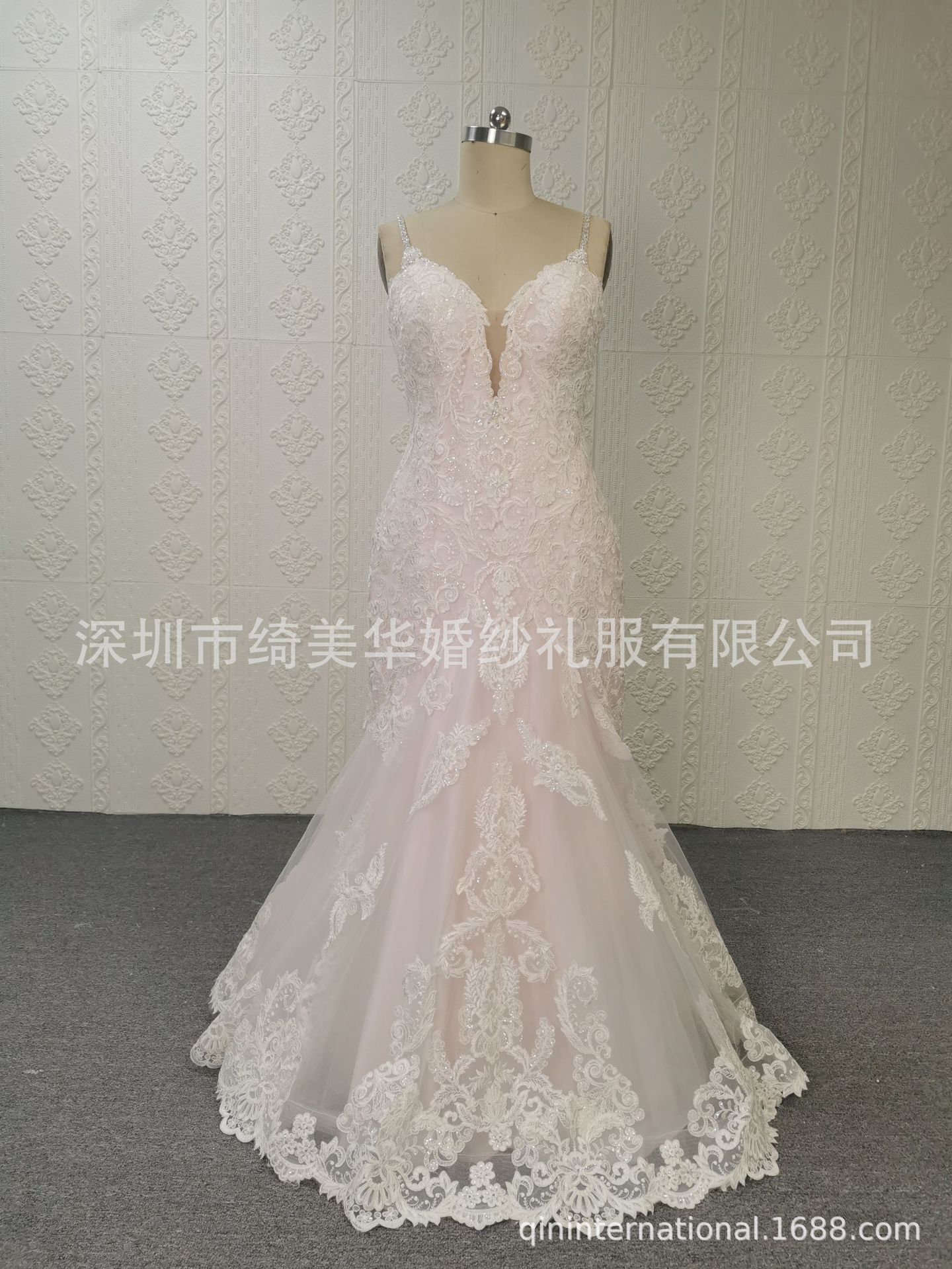 2021年冬季欧美外贸大码婚纱无袖心型中拖尾蕾丝鱼尾婚纱