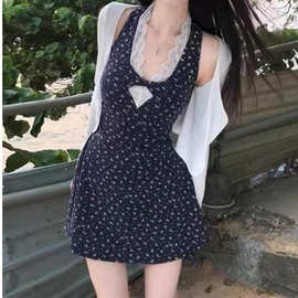 夏季两件套装女镂空蕾丝碎花挂脖连衣裙+白色防晒开衫
