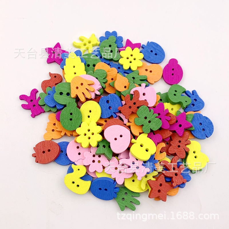 Una variedad de animales de dibujos animados, frutas, botones de madera, colores, manzanas mixtas, patos, lindos botones de madera, 100 por paquete