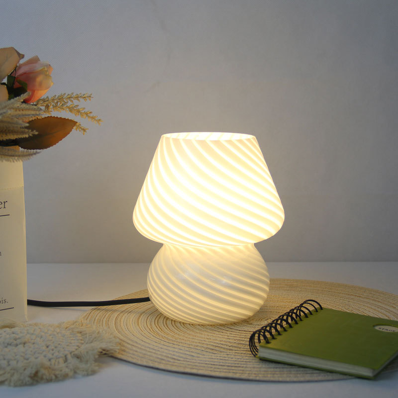 Lámpara de mesa de setas sala de estar regulable B & B atmósfera lámpara decoración dormitorio luz lámpara de mesa de cristal de lujo lámpara de noche lámpara de raya