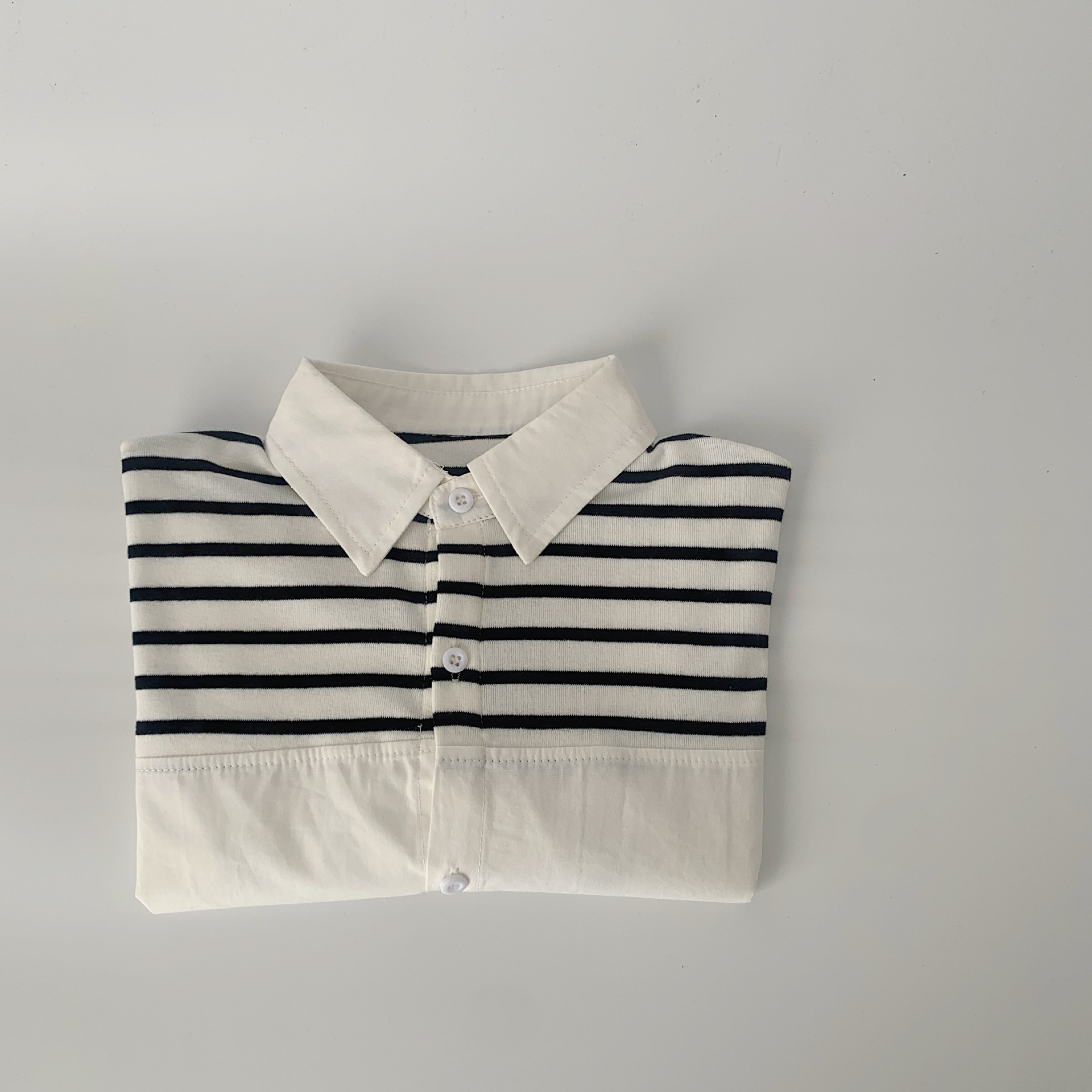 Camisas a rayas personalizadas de ropa infantil primavera 2024 nuevas camisetas de costura de niños y niñas, camisetas de bebé