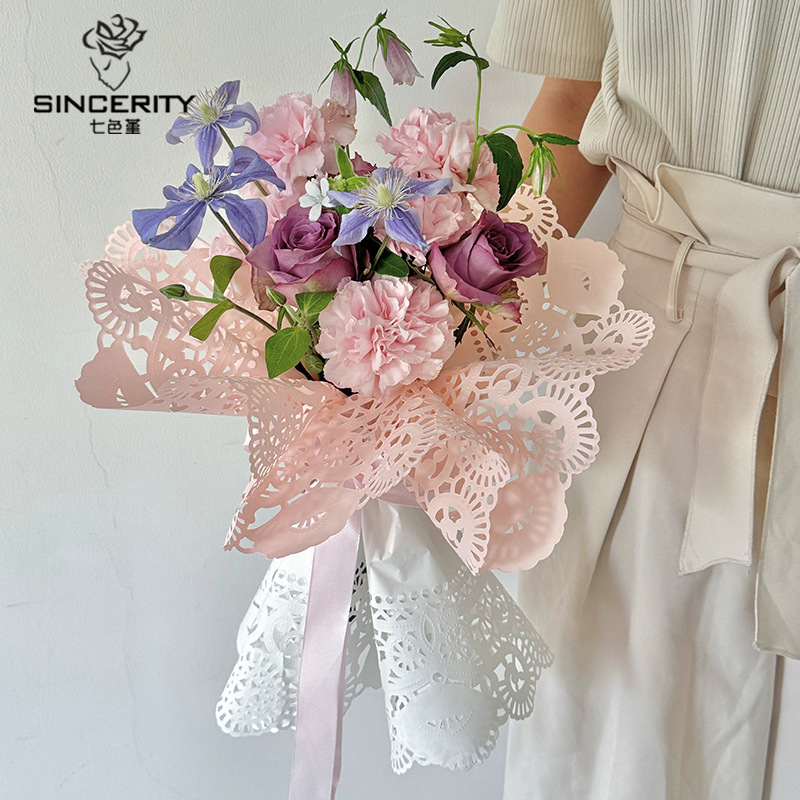 Qisejangwang Red Sea Salt Queso Ramo redondo cuadrado Papel de envolver Papel de encaje tridimensional Envoltura de encaje hueco Flor