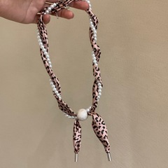 粉色豹纹缠绕珍珠项链女轻奢高级感丝巾毛衣链新款小众设计感配饰