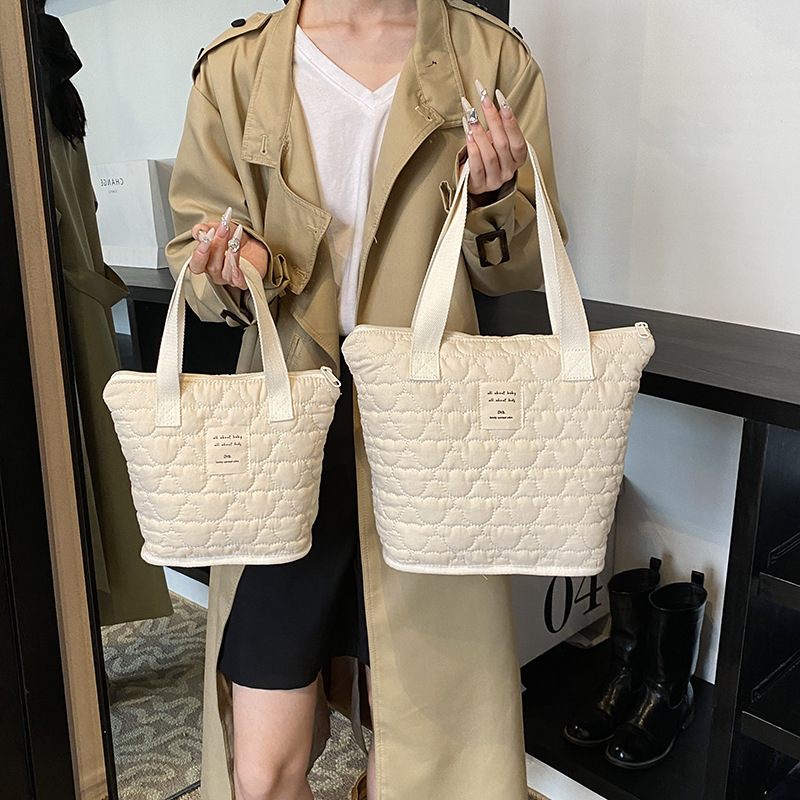 Bolsa de mano de estilo coreano de aire extranjero de gran capacidad, bolsa de ocio ligera, bolsa de mamá, nuevo tipo de bolsa de cubo para padres e hijos.