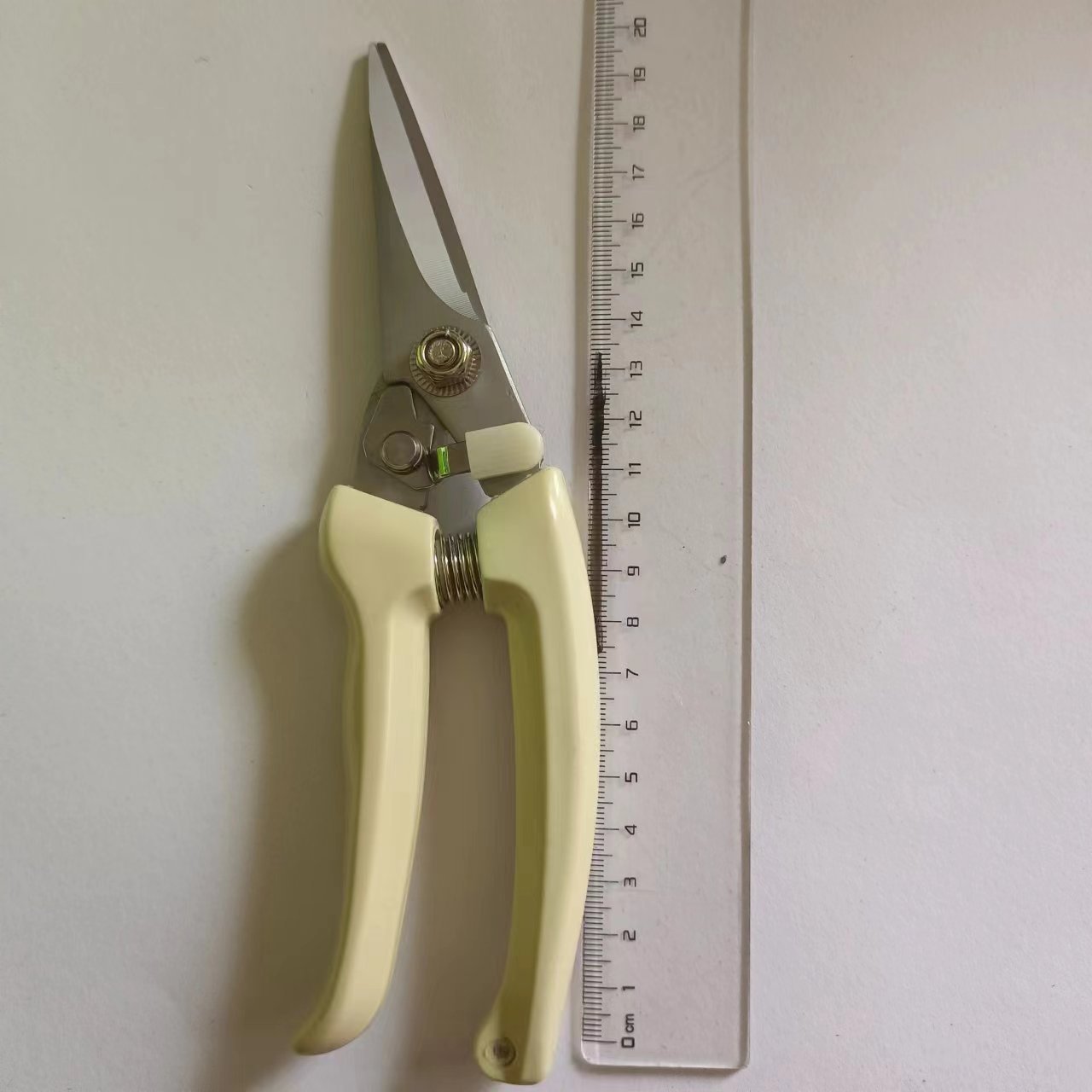 不锈钢锯齿型龙骨剪象牙白水管直头稀果工具线槽剪