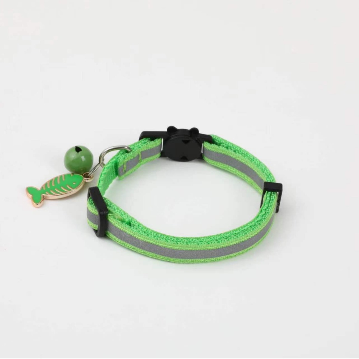 Productos para mascotas de tela reflectante collar de gato colgante de hueso de pescado colorido collar de gato