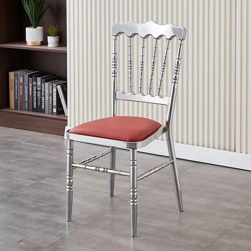 Sillas de comedor domésticas nórdicas lujosas modernas de hierro forjado simple respaldo mesa de negociación taburetes minimalistas restaurante hotel lujo