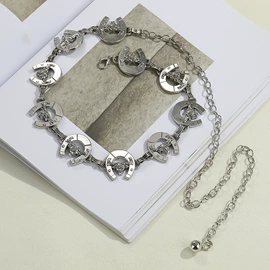 耳环;耳钉;腰链