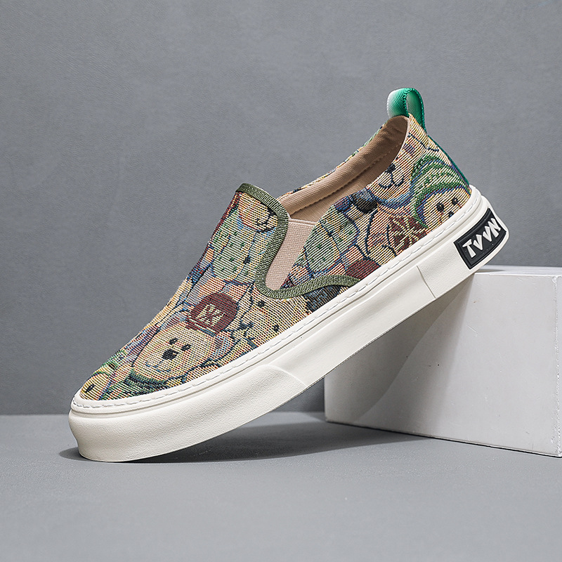 Old Beijing Cloth Shoes Men's Shoes Summer Slip-On Breathable Cloth Shoes Cartoon Bear Fashion Casual Young Trendy Men's Shoes