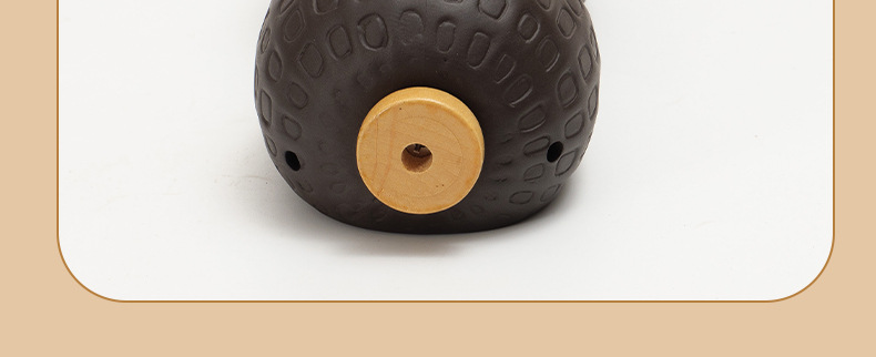 Zisha Ceramic Neck Pillow Moxibustion Set with Mugworm Sticks for Neck Shoulder and Waist Warm Care in use