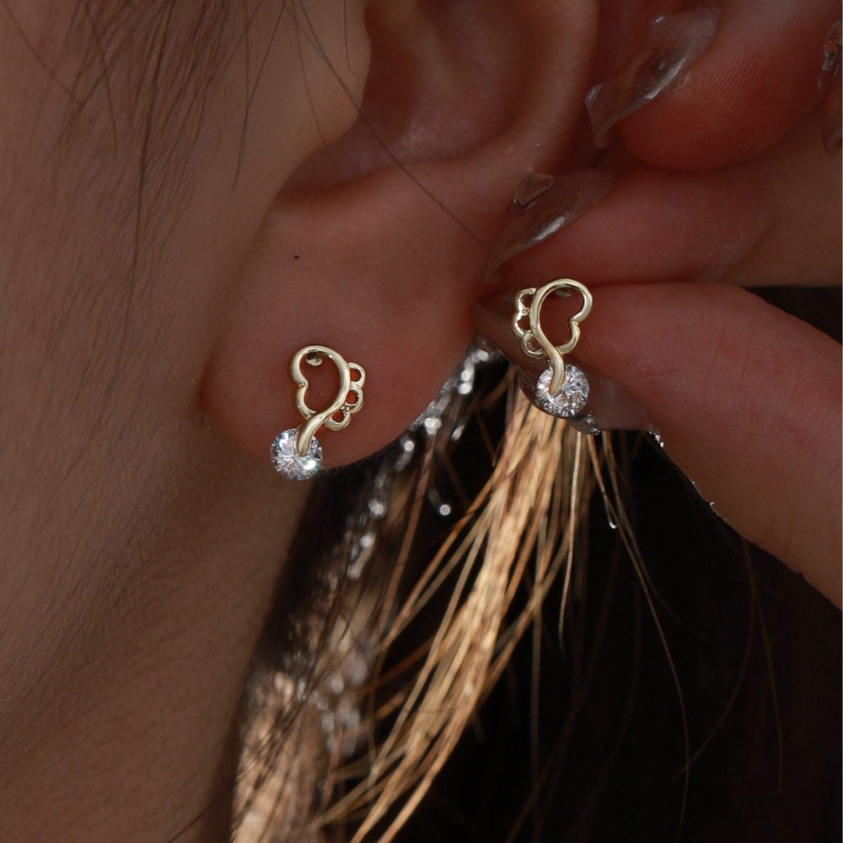 Joyas Xuping pequeñas y lindas pernos de alas ligeros de lujo de alto nivel japonés y coreano nicho temperamento pendientes de aleación para mujeres