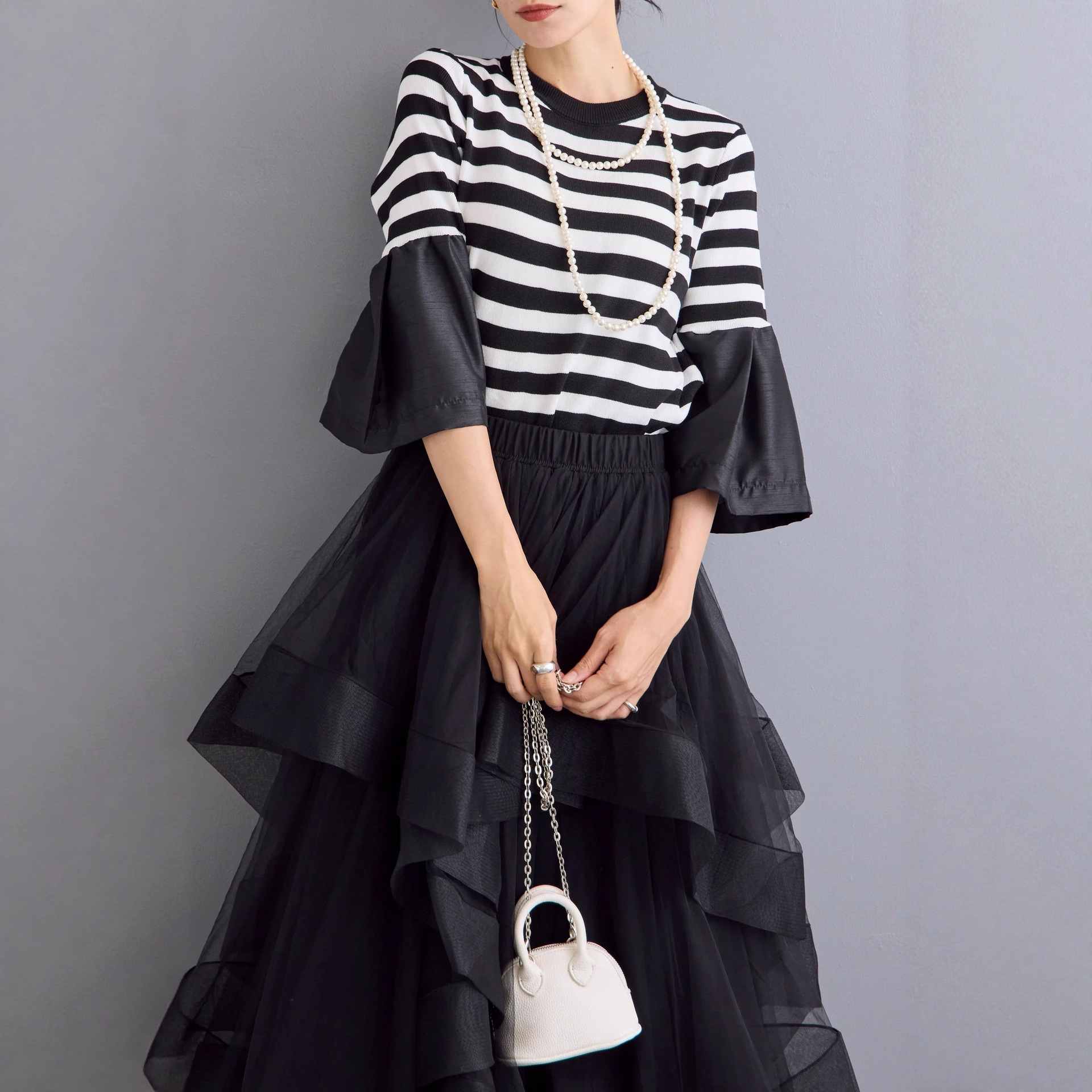 Real Shot of Massive Ready-Made New Stripesd Splicing Bell-Sleeved Knitwears, Women's Tops, High-End Knitwears