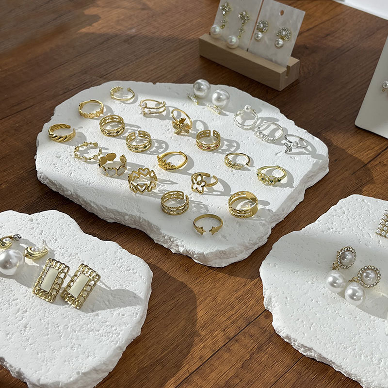 洞石膏不規則ジュエリー展示棚アクセサリー陳列パレットジュエリー陳列道具指輪イヤリングネックレス