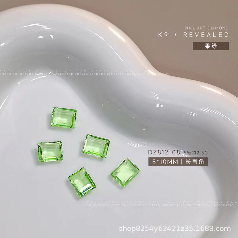 얼음처럼 연한 녹색