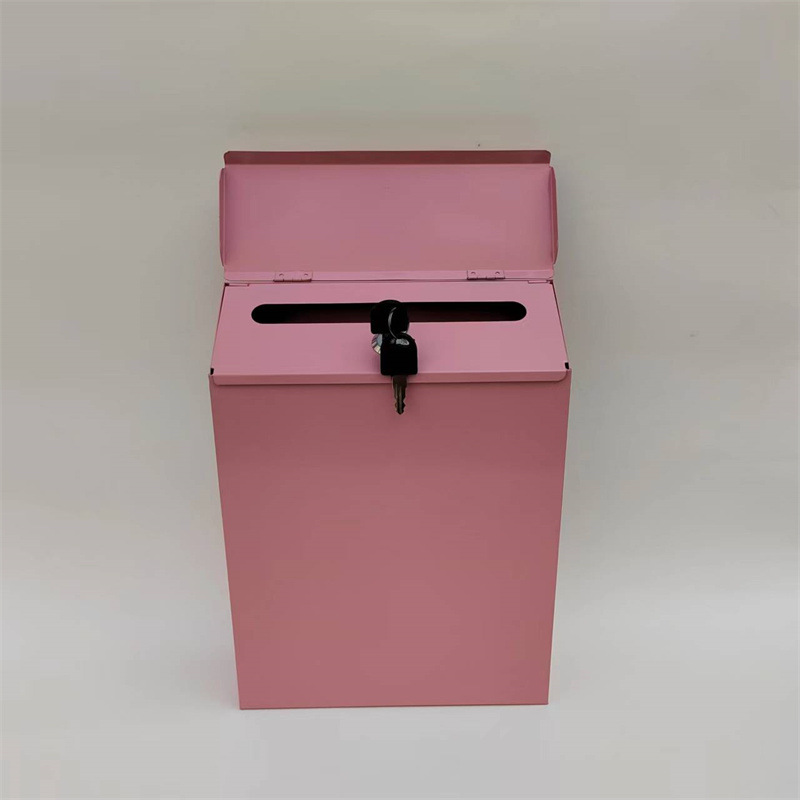 American style lockable mailbox, creative retro iron mailbox, wall mounted home decoration pendant, 