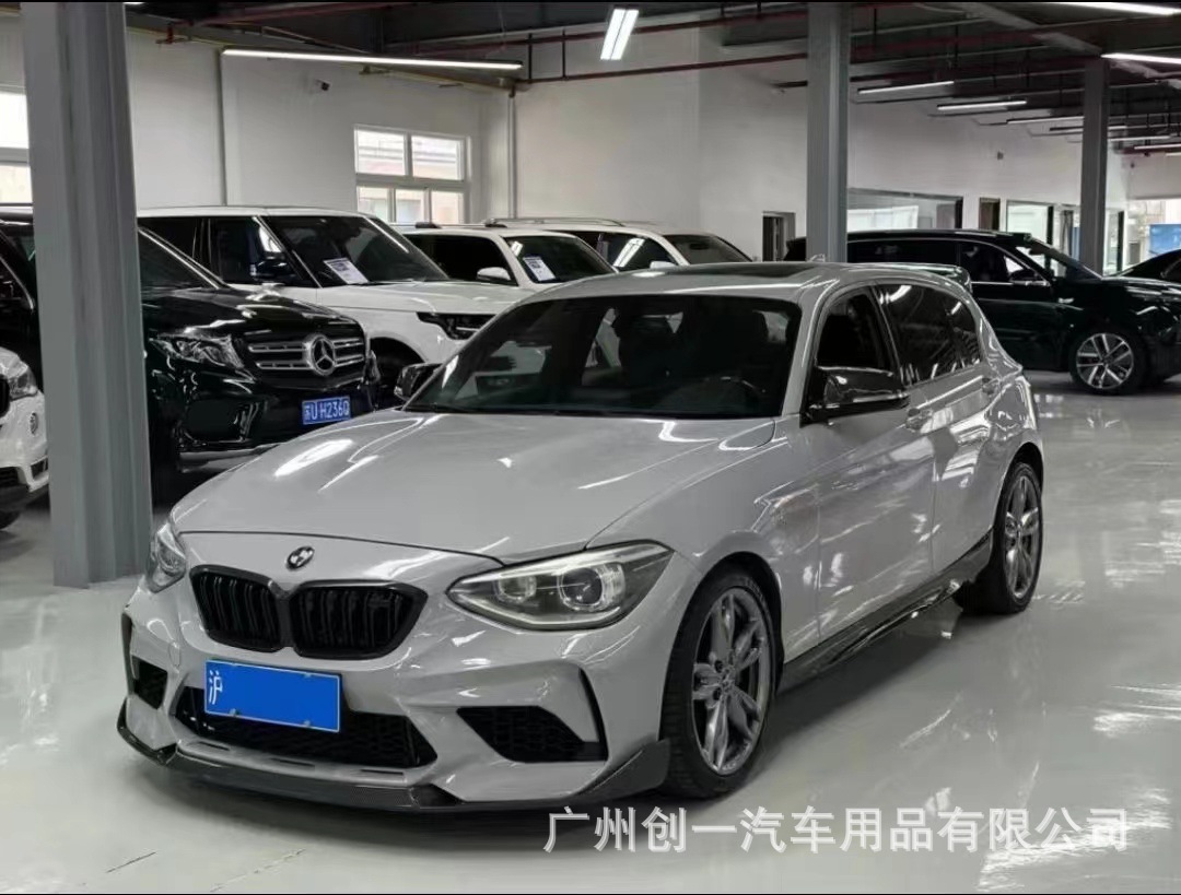 Suitable for BMW 1 Series F20, this is a modified M2C front grille for the 2011-2014 F20 models, allowing for an upgrade to the M2C front bumper