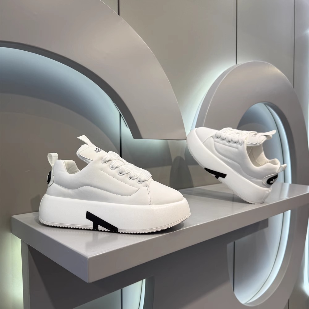 2025 New Men's Low-Top Thick-Soled Heightening White Shoes Fashionable and Easiest for Match Solid Color Spring and Autumn Men's Sneakers