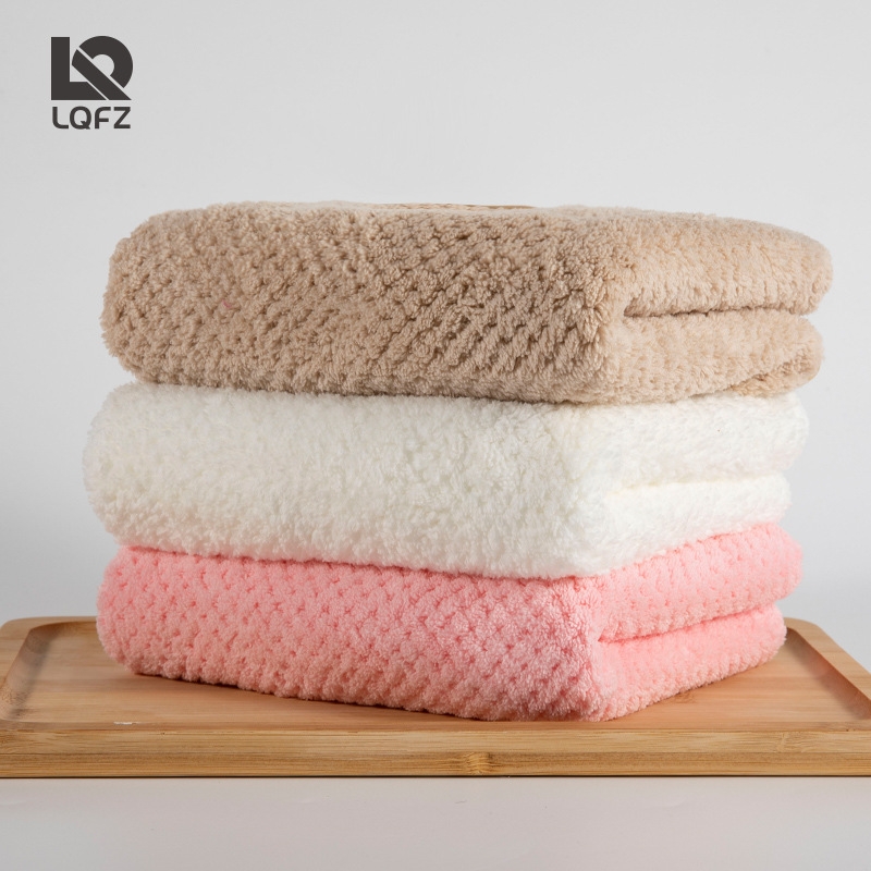 Toalla de rejilla de piña al por mayor de fábrica Toalla de pareja para hombres y mujeres Toalla de baño absorbente Toalla de lavado facial personalizada de terciopelo de coral para el hogar