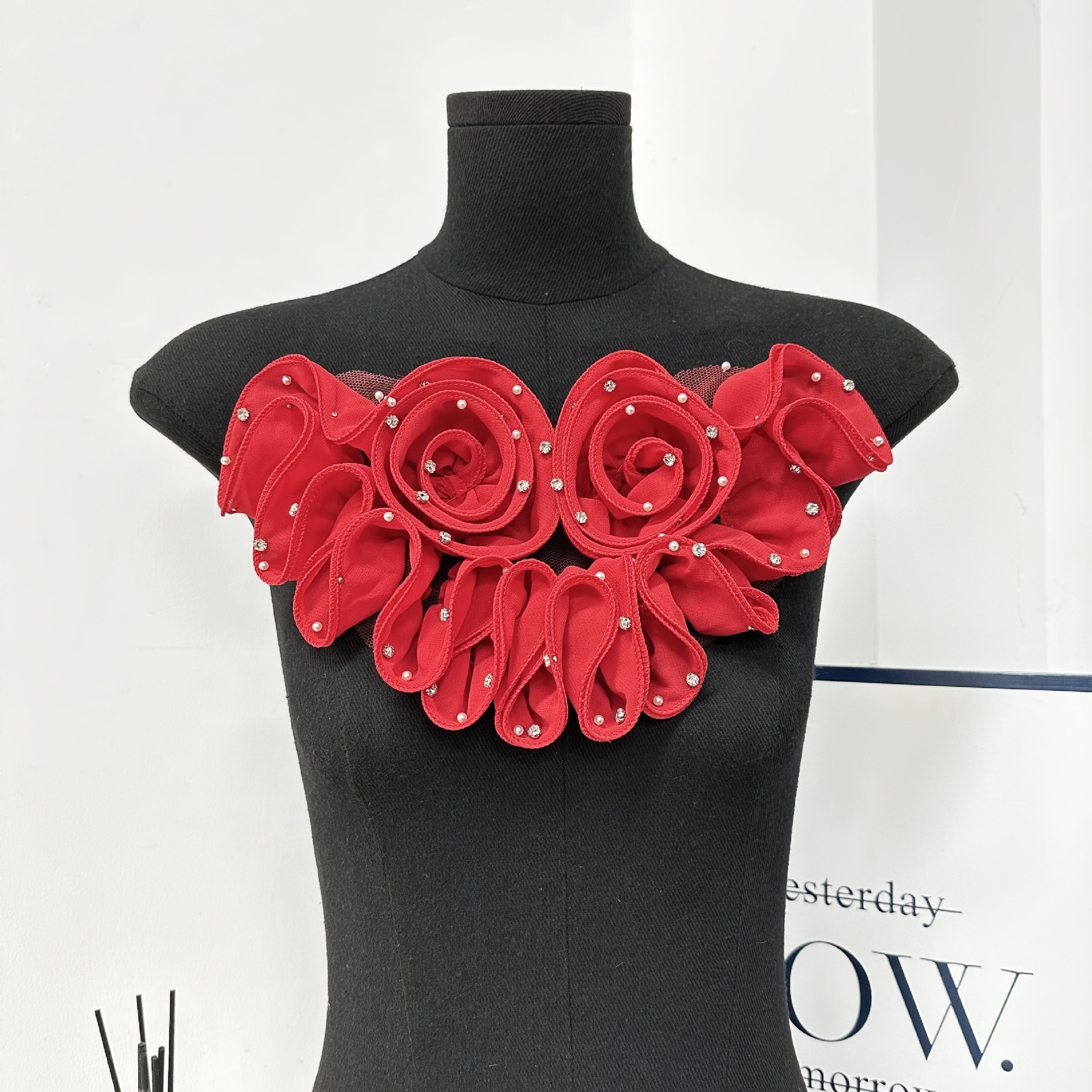 Rose de alto valor de cara con diamantes multicapa plegado flor tridimensional vestido vestido vestido vestido de baile accesorios de decoración