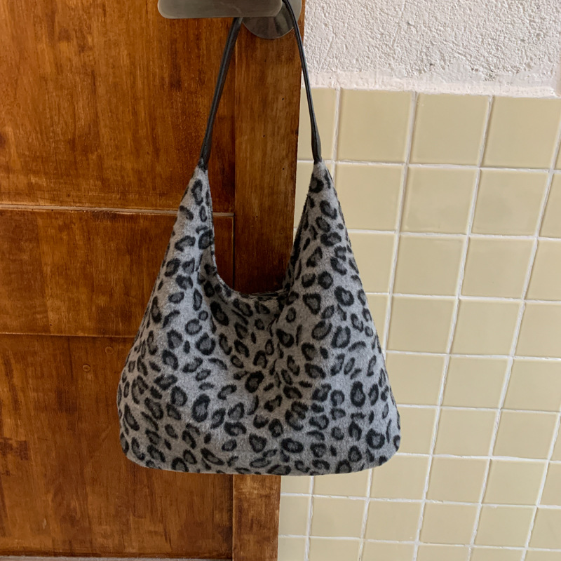 Corea del Sur estampado leopardo lazo viento bolso de brazo de viaje de mujer 2025 nuevo invierno bolso de hombro de tería