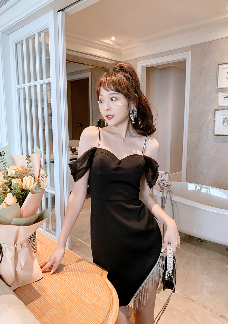 Váy maxi nữ thắt eo phong cách quý tộc, cổ yếm dây quai, tua rua không đối xứng, phù hợp dáng người nhỏ nhắn — Màu đen chi tiết 22
