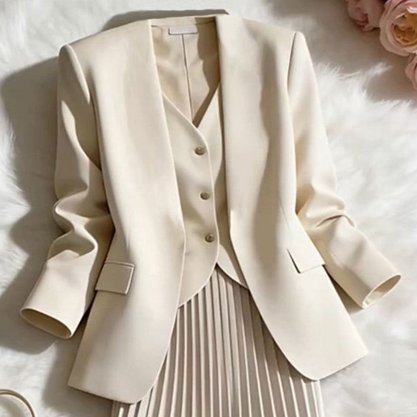 Beige classic suit jacket