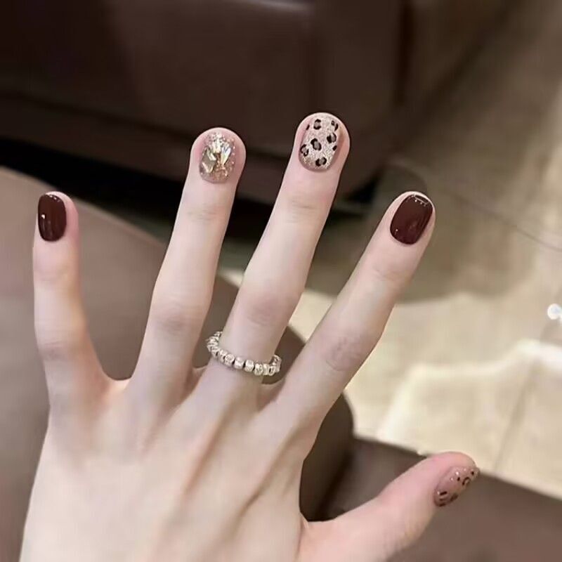 High-End Autumn Ins Style Handmade Nails Wholesale Short Leopard Print Fake Nails for Little Red Book