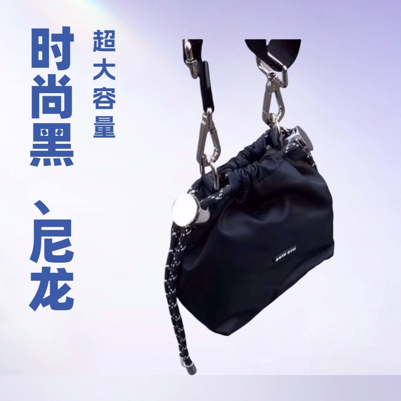 2022 bolso popular de alta calidad de un solo hombro crossbody bolsa de nylon nicho de la cadena única bolsa pequeña bolsa de cubo con cordón